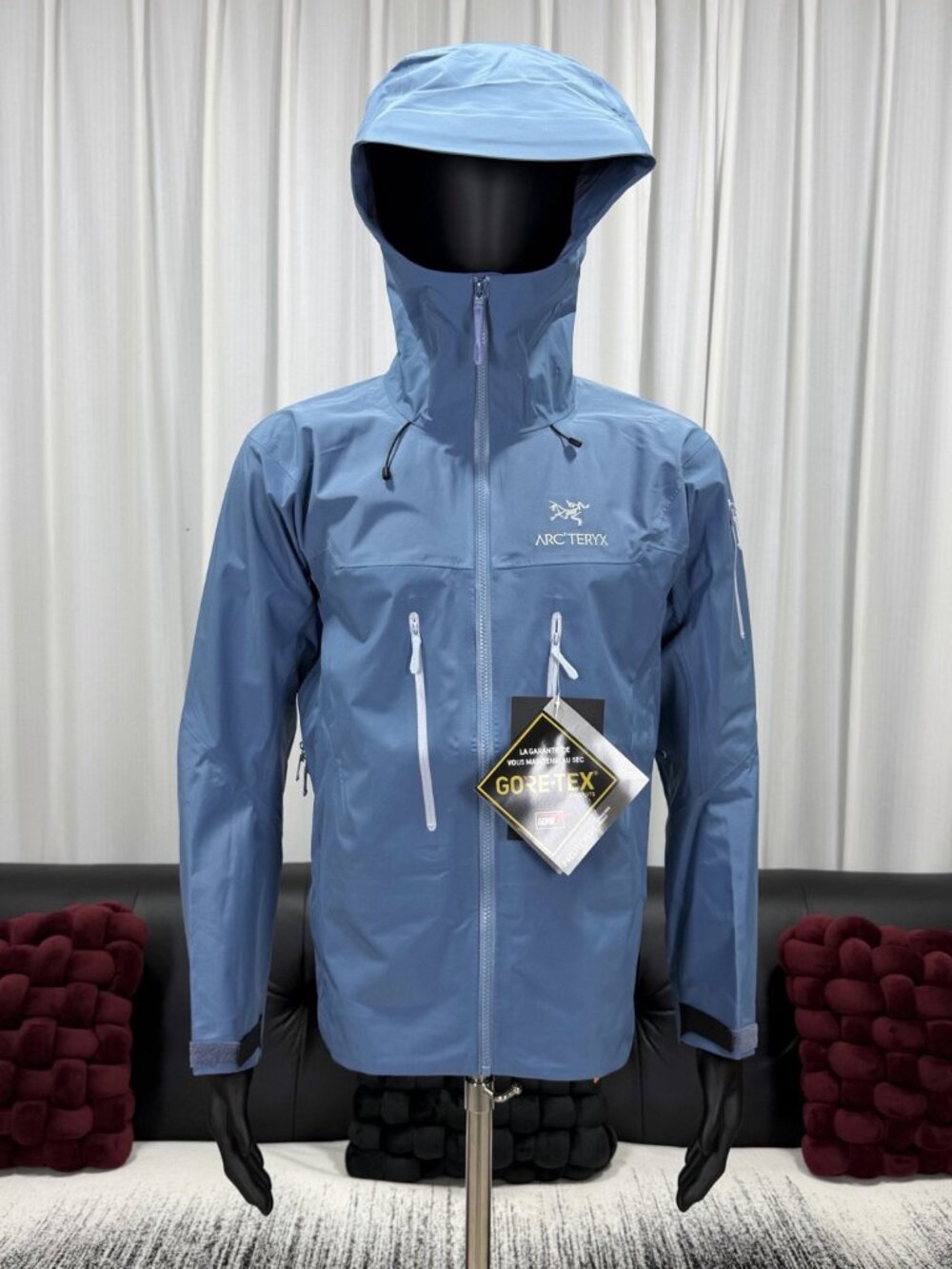 Arc'teryx Alpha SV Hooded Hardshell Jacket – Blue – Men's Size L (Unisex)